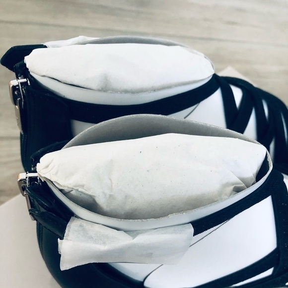 Marc Fisher Woman Black Cross Weave Stretch Sandals, Size 8 - Picture 9 of 10